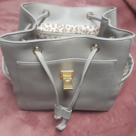 Gray backpack - Picture 3 of 7